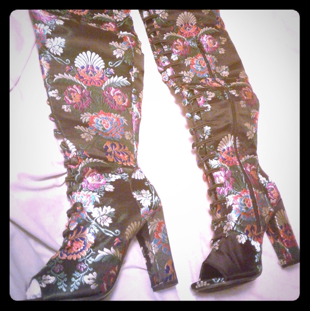 Peep-toe Thigh-high boots